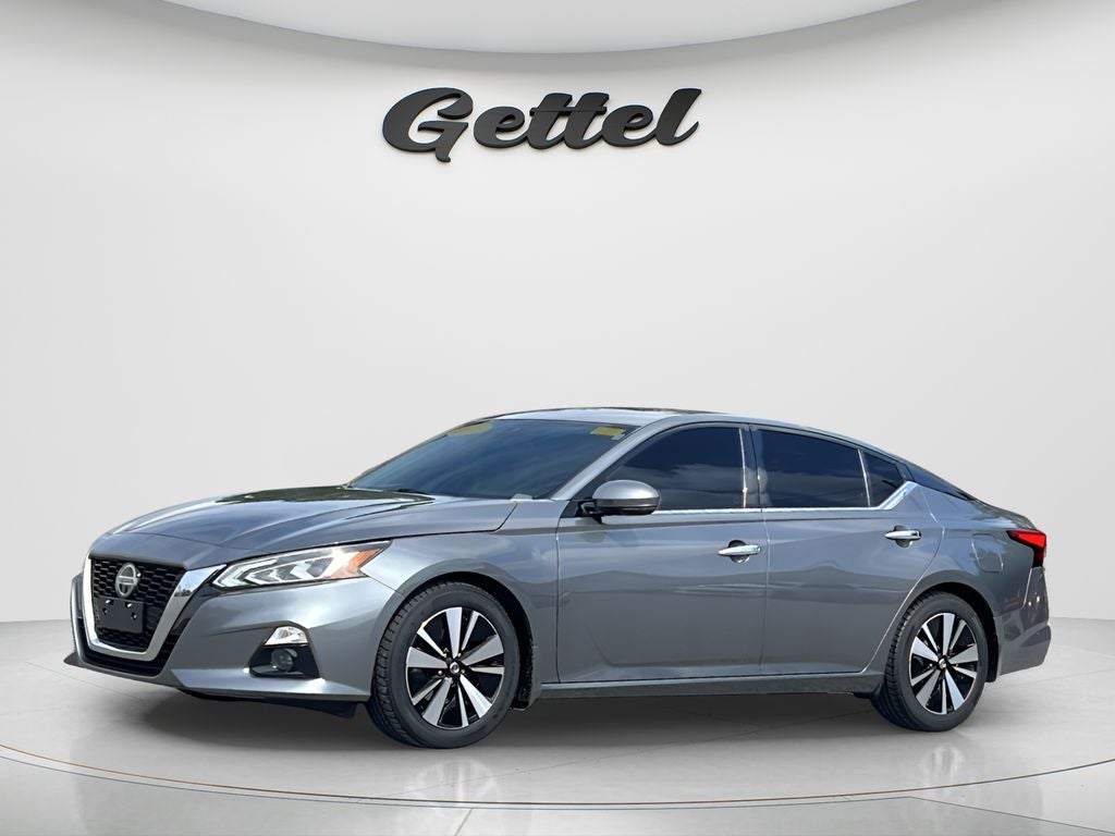 2022 Nissan Altima 2.5 SL in Gun Metallic — front three-quarter view