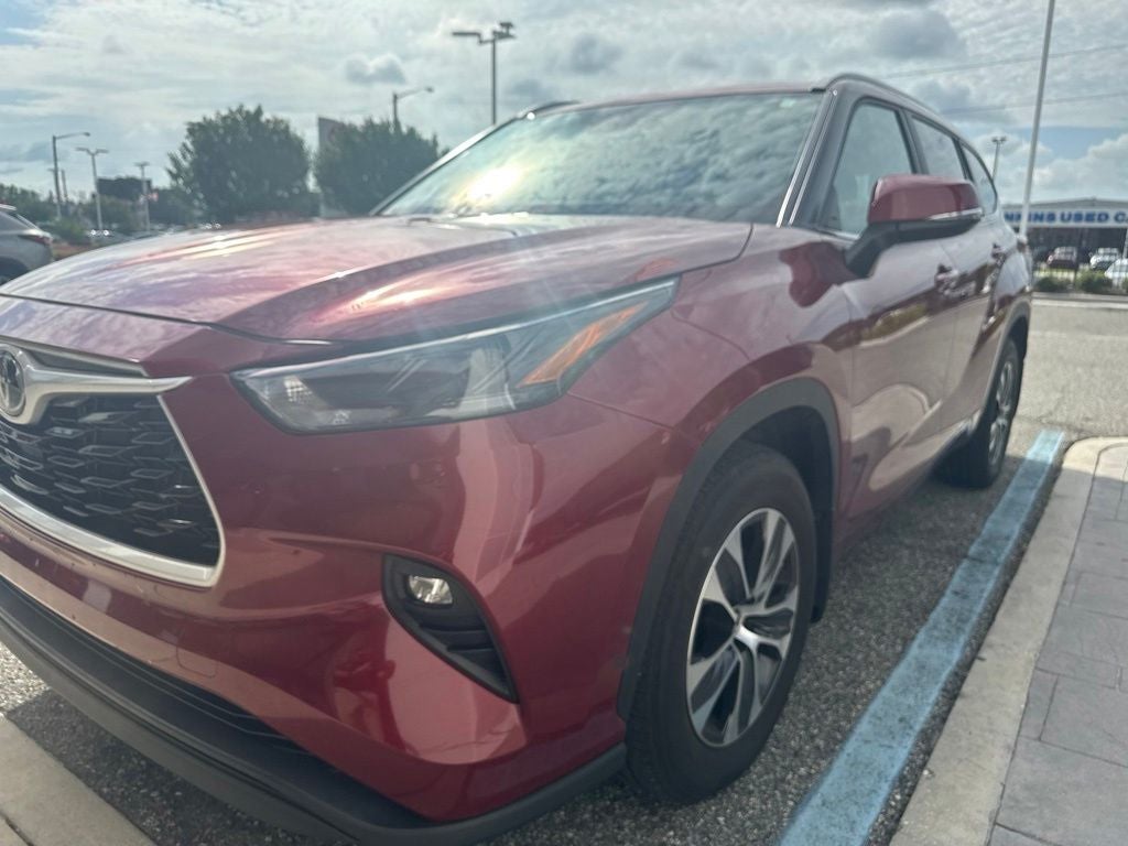 2023 Toyota Highlander XLE in Ruby Flare Pearl — front three-quarter view