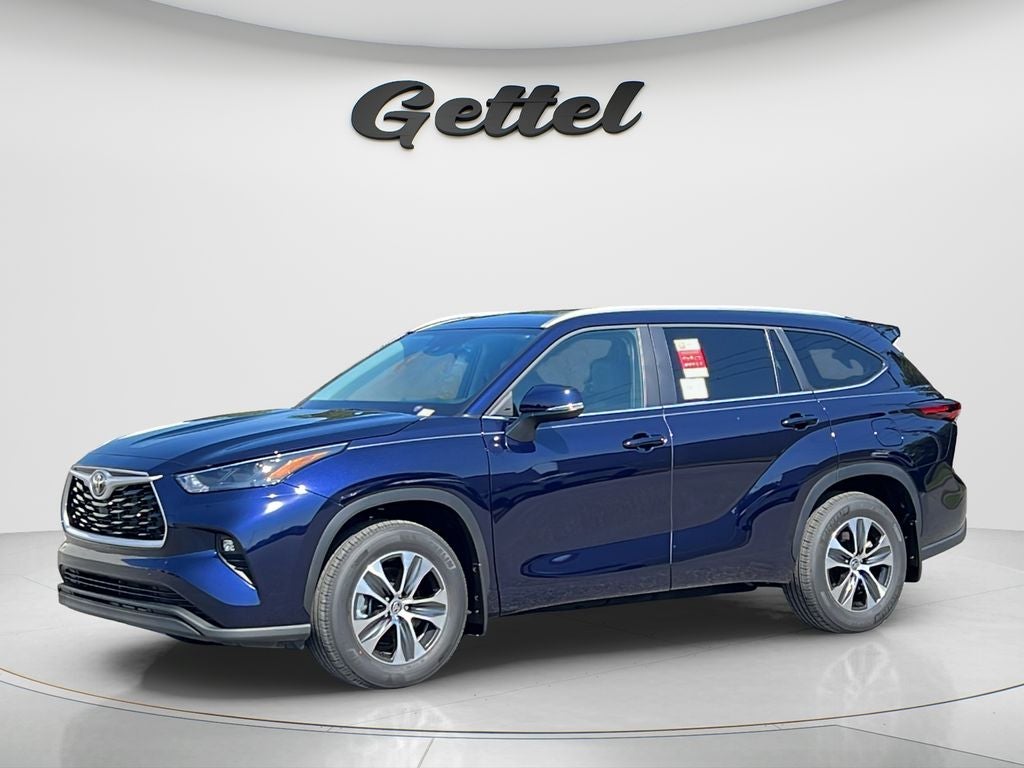 2026 Toyota Highlander XLE in Blueprint — front three-quarter view